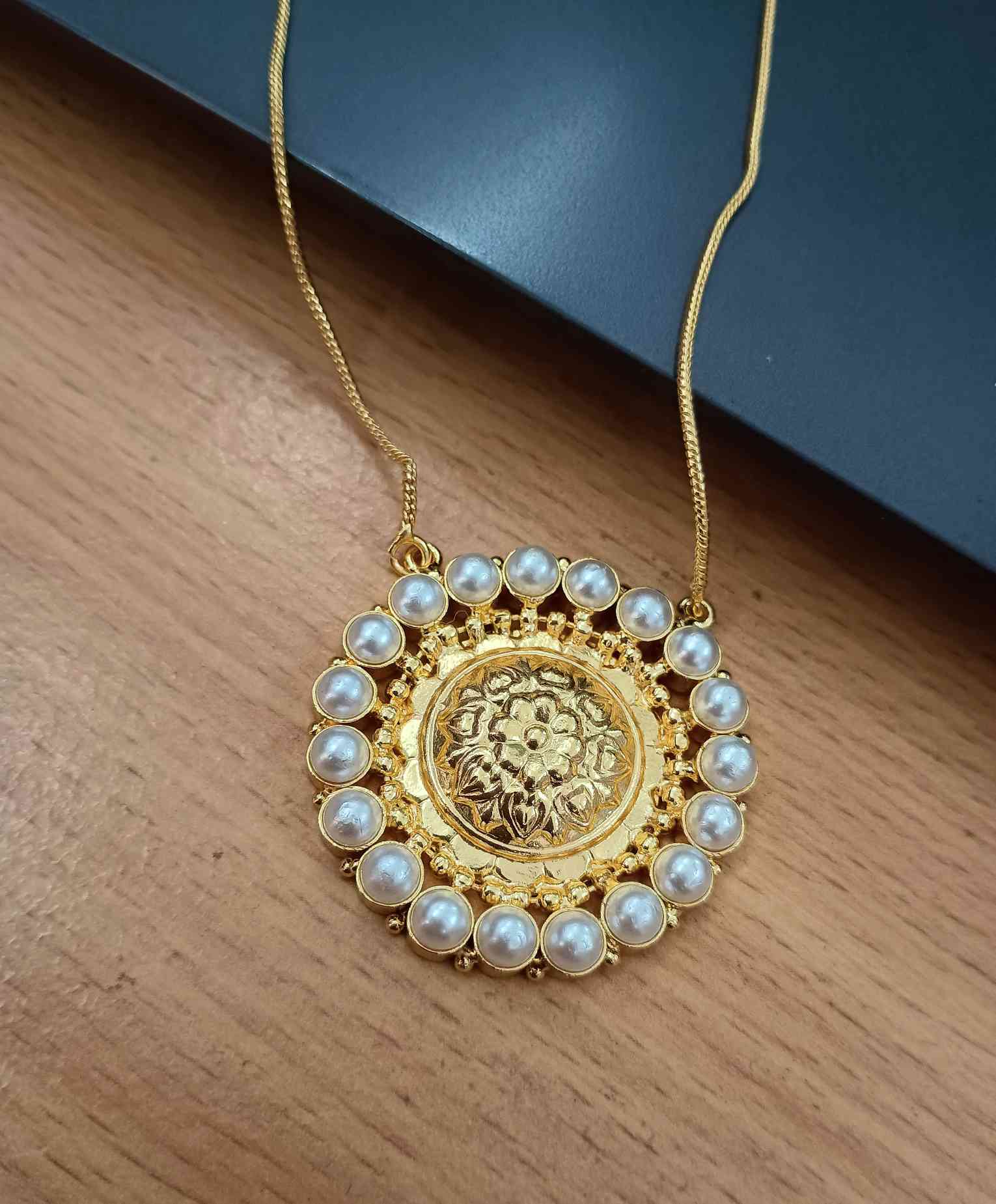 19 S Pearl Flower Dye PC Pendant