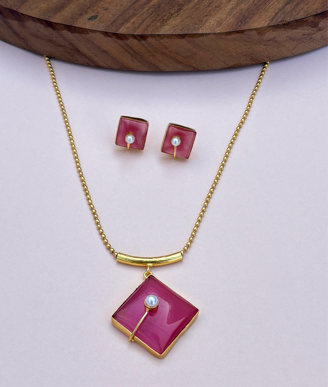 Square cap Stone With S Pearl  Sets