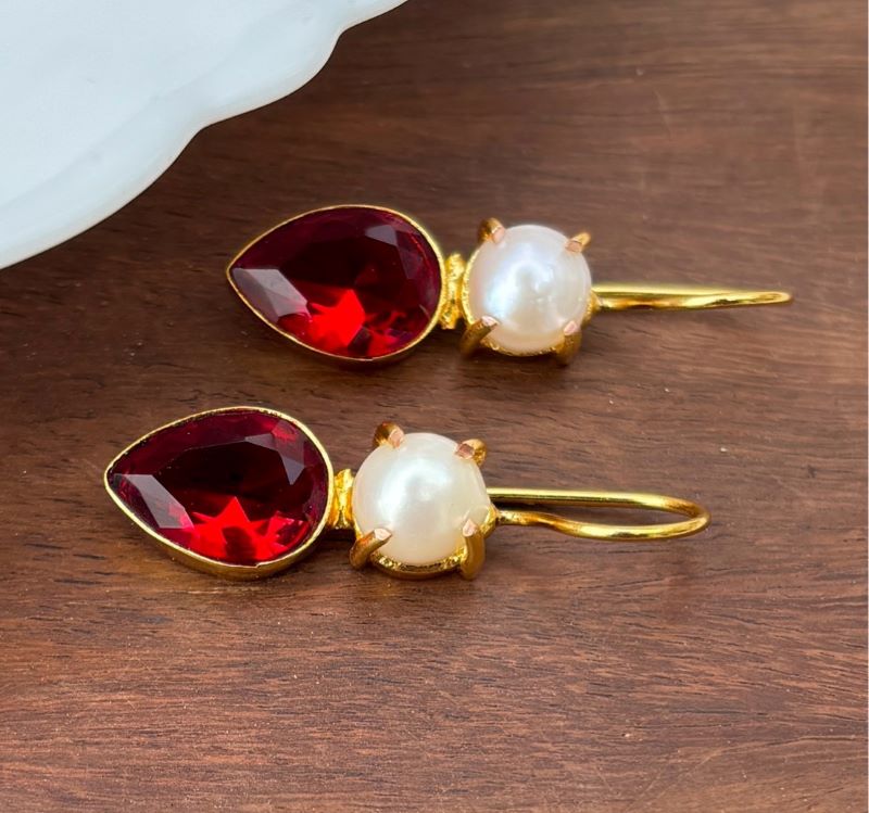 HG Drop With Pearl Claw Type Earring