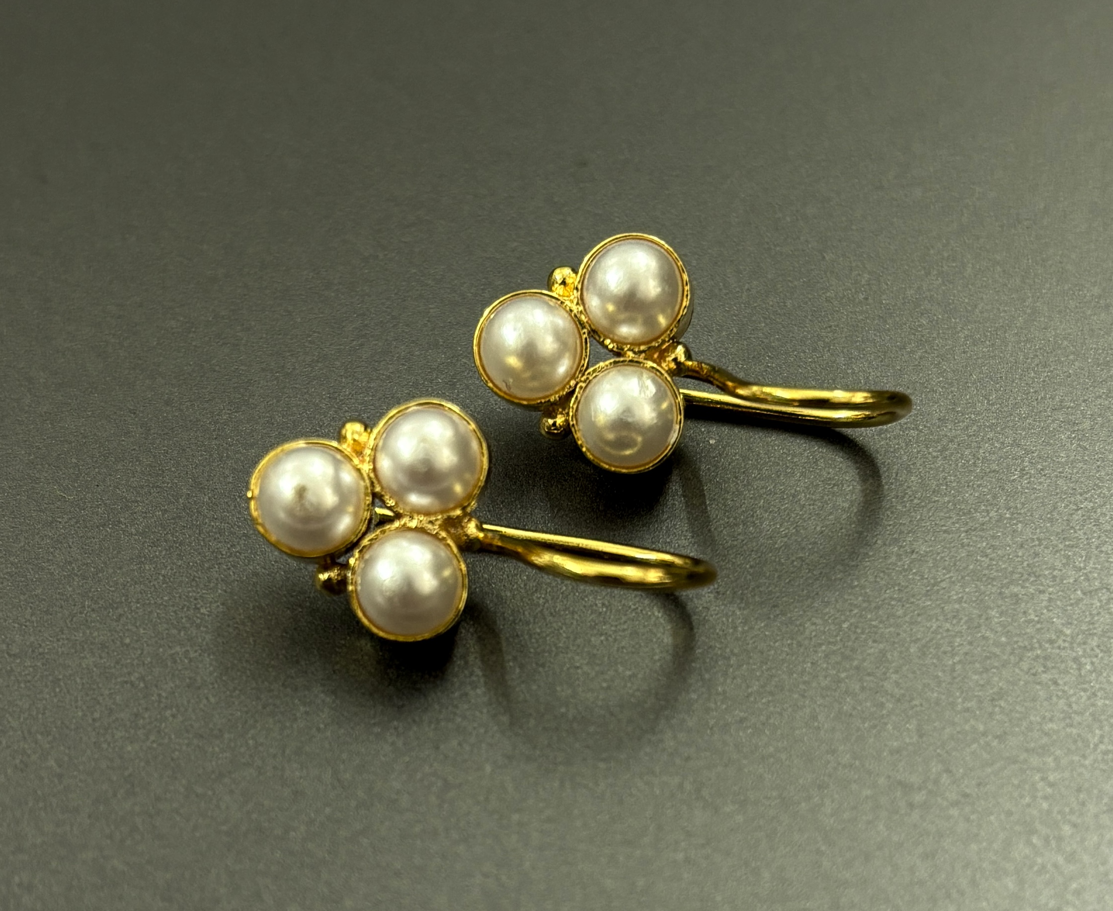 6 S Pearl Round Fix Wire Earrings
