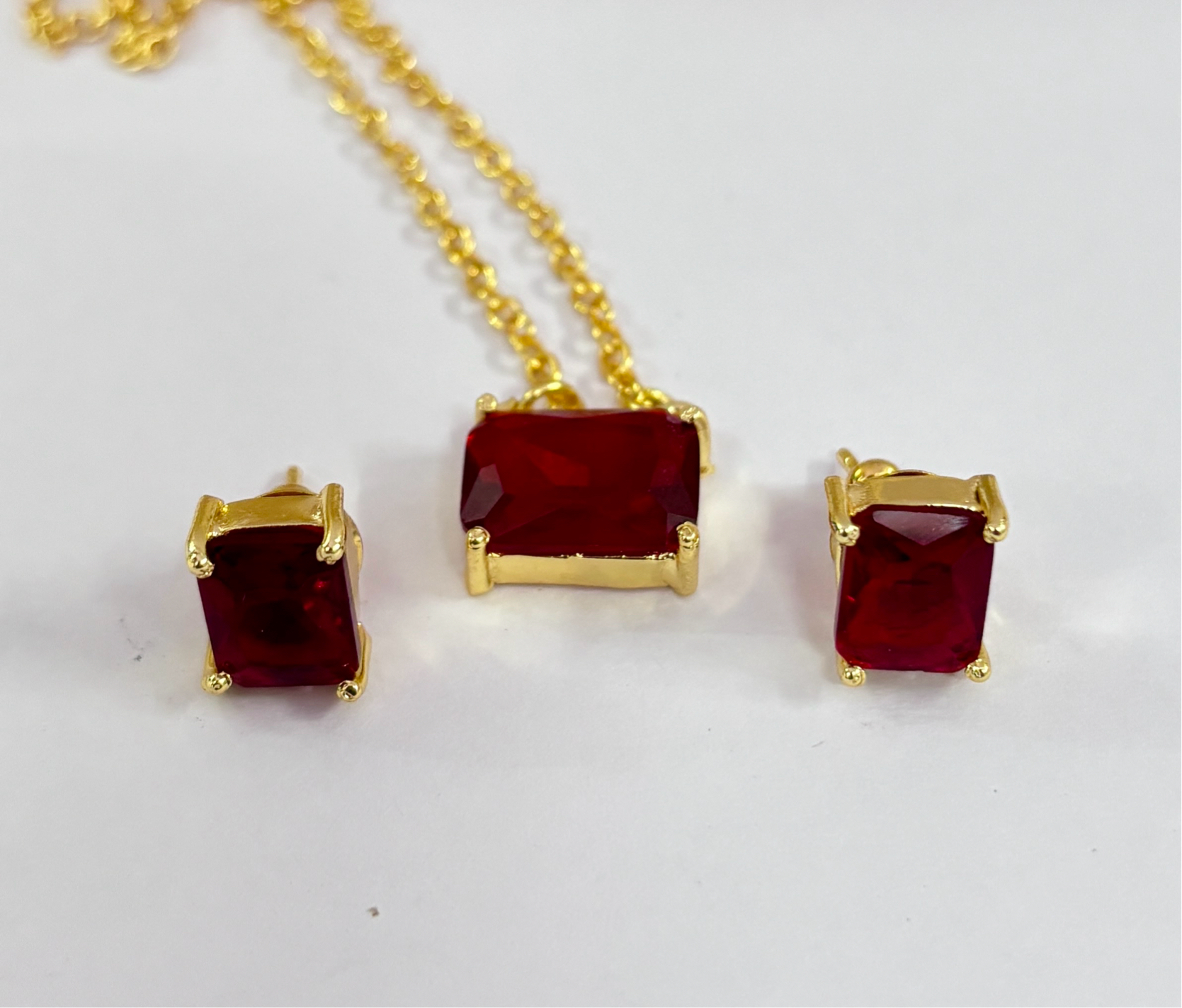 HG Claw Type Rectangle With Chai Pendant Set With Studs