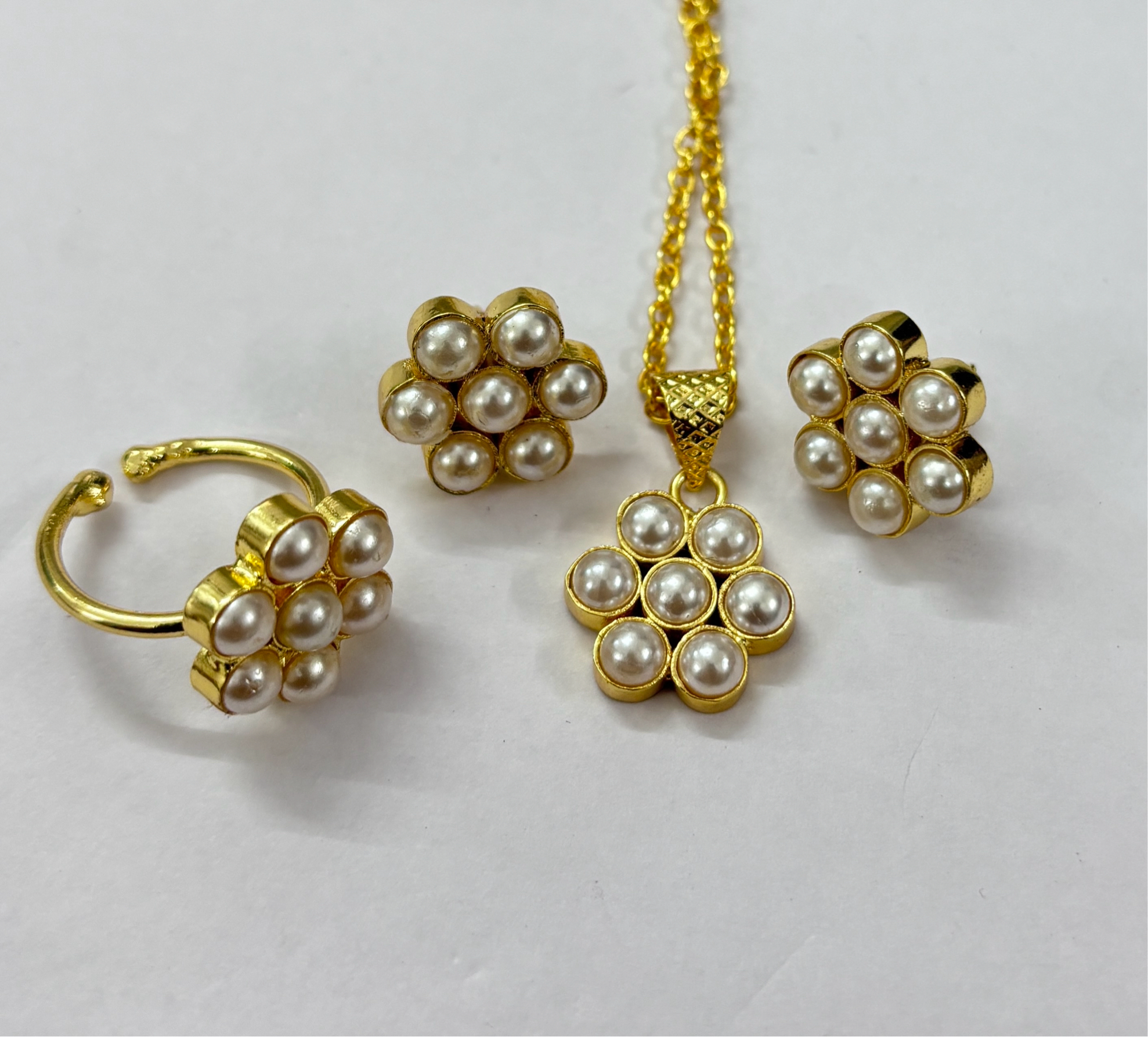 7 S Pearl 4 Pc Set With Anchor Chain