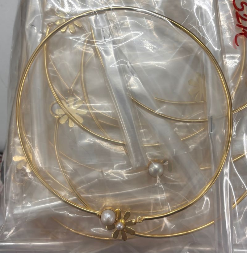 One Side Real Pearl With Flower S Pearl Hasli