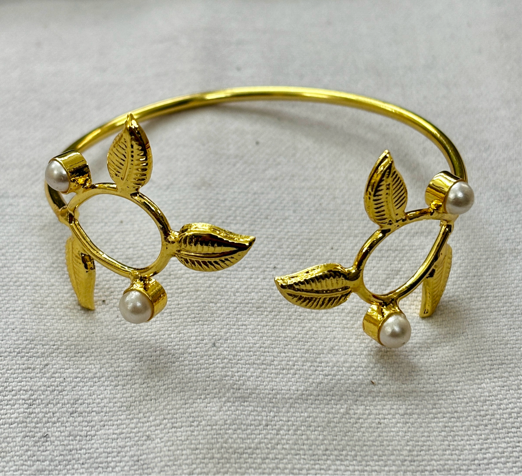 6 Leaf With 4 S Pearl Bangles