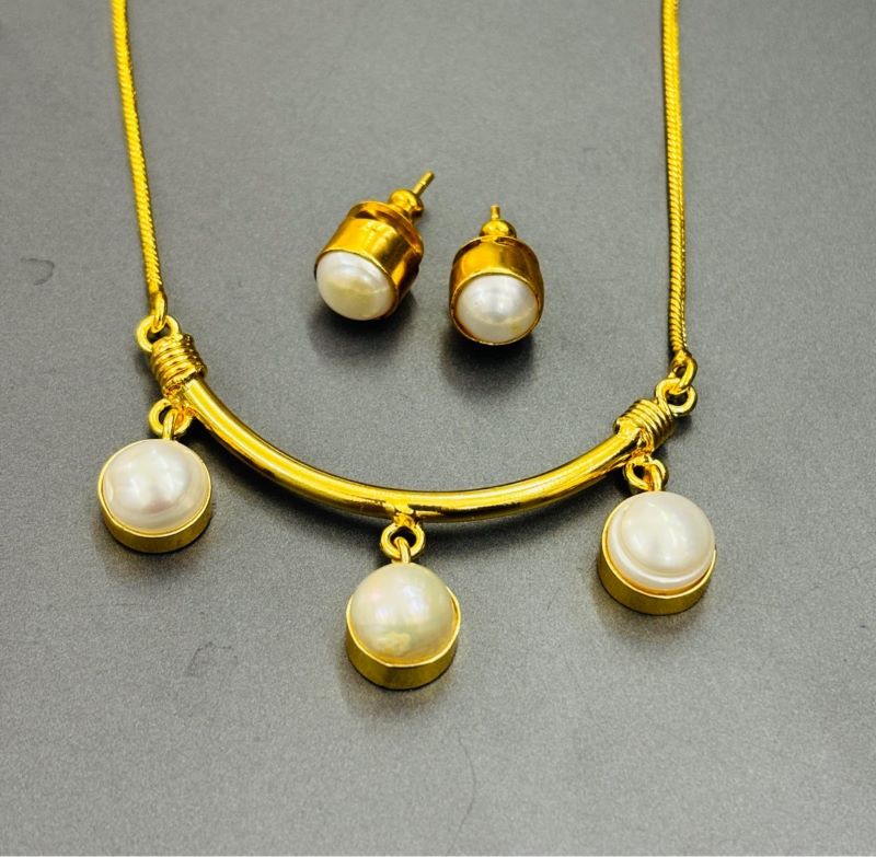 3 Collet Pearl Pendent With studs Sets
