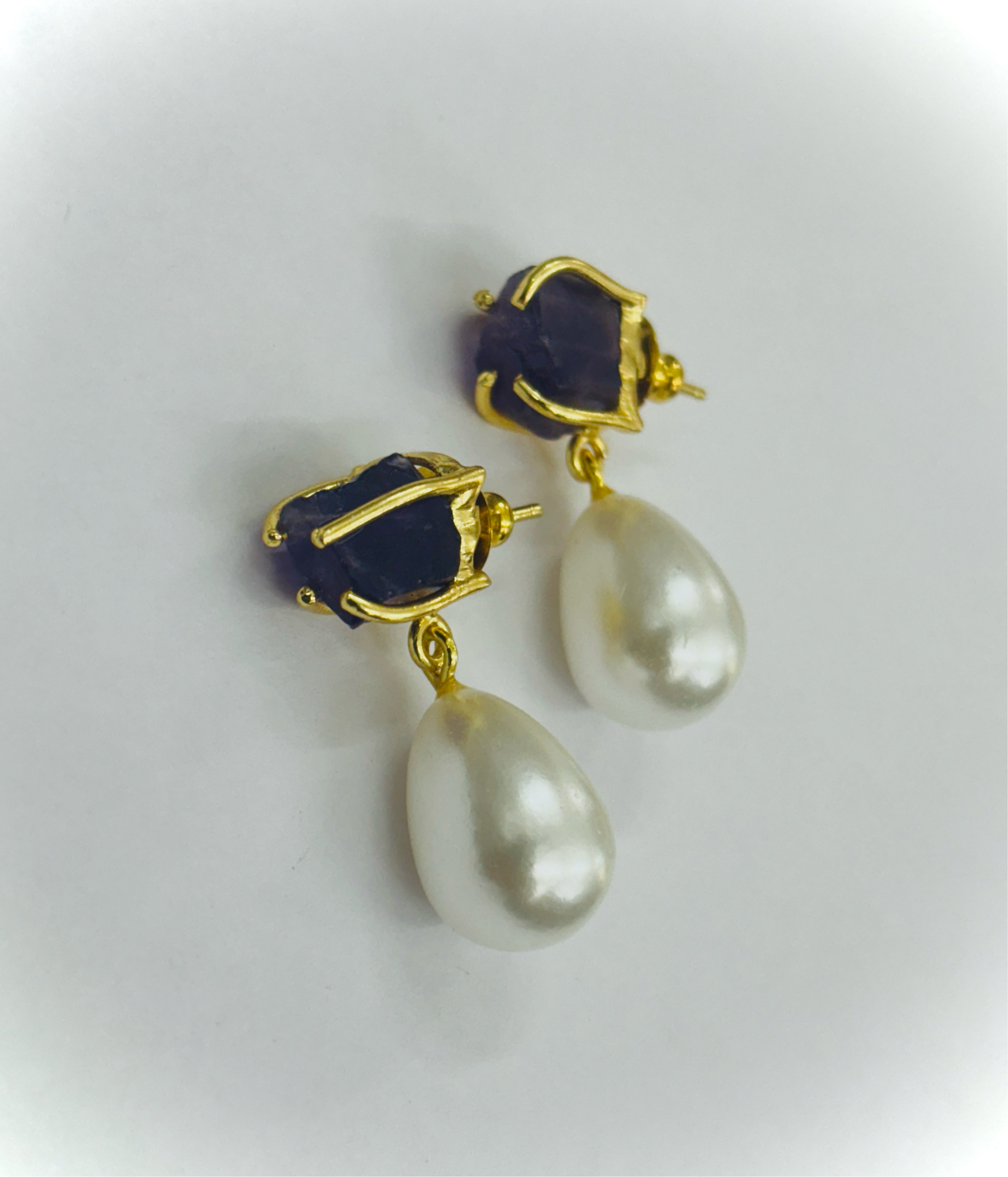Real Rough Stone Claw Type With Drop Studs