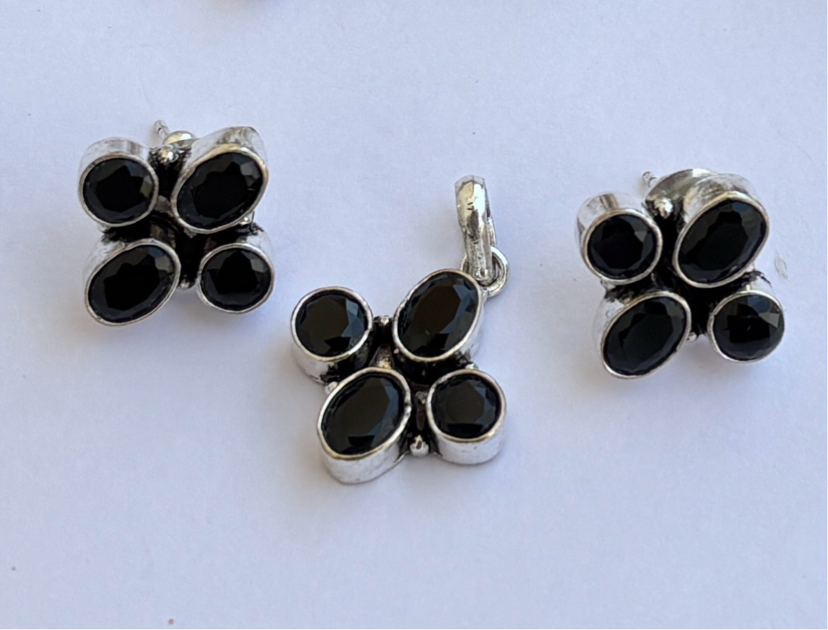 12 AD Stone 2 Oval 2 Round Pendant Set With Studs