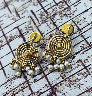 Plain Spiral Studs With Pearl Filed